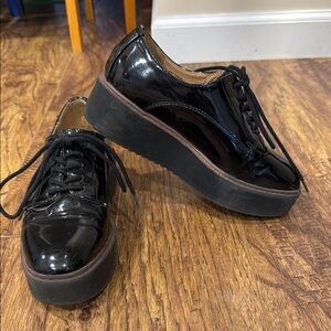 Steve Madden platform patent leather shoes